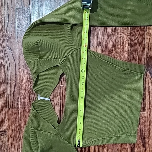 Free People Green sweater - Picture 2 of 8